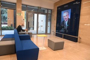 The inspiration corner for students in the new entrance hall of the Faculty of Electrical Engineering and Computer Science